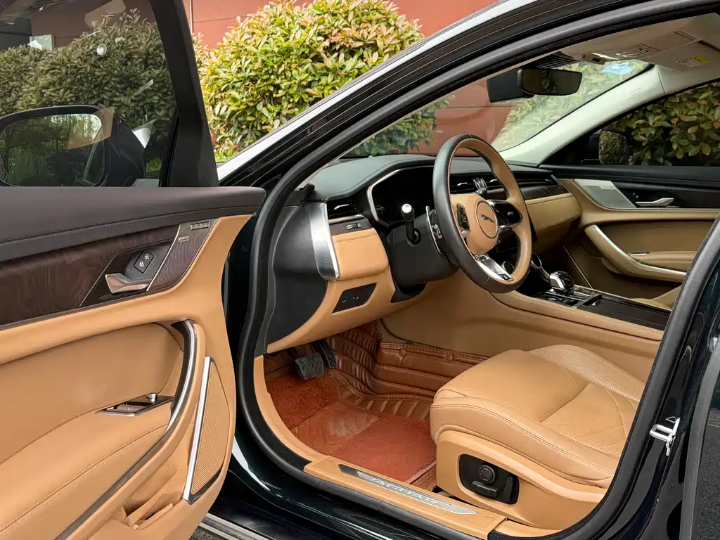Jaguar XFL XFL 2.0 T P250 2 WD Premium Luxury