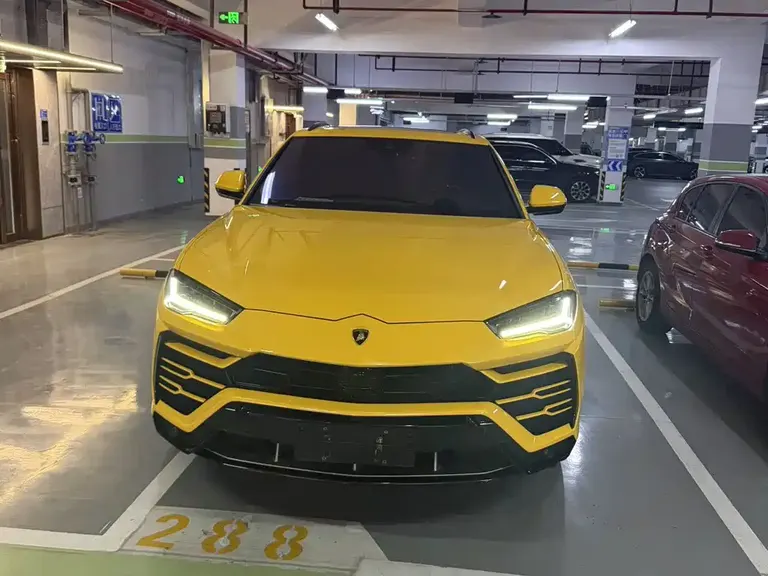 Lamborghini Urus 4.0 T V8