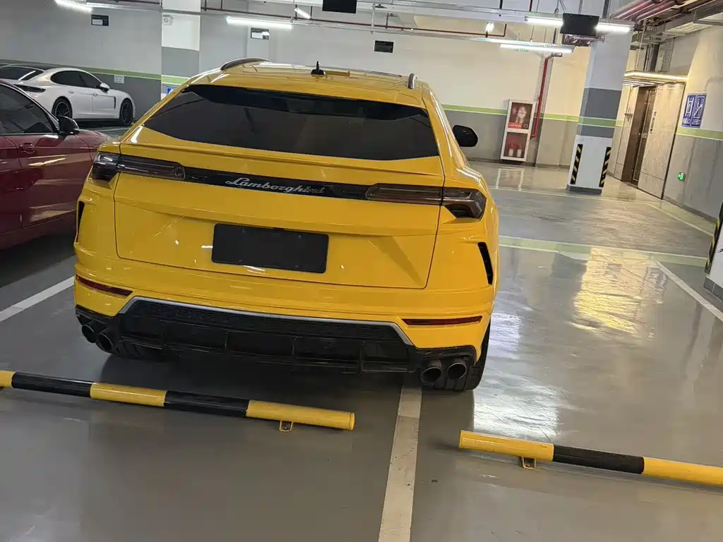 Urus 4.0 T V8