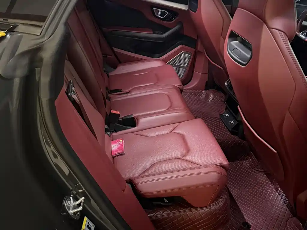 Urus 4.0 T V8