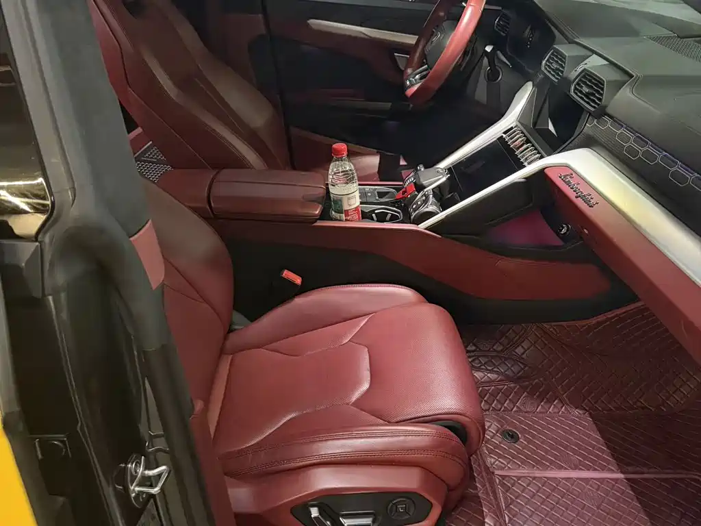 Urus 4.0 T V8