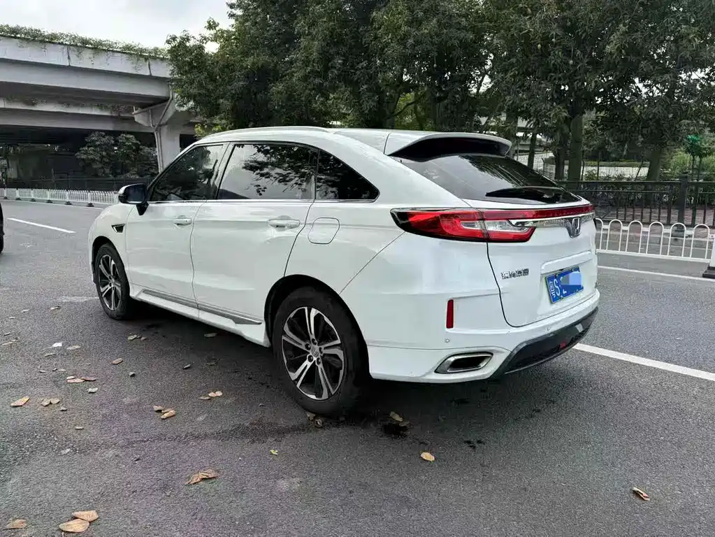 Honda UR-V 370 TURBO 2 WD Distinguished CN-V