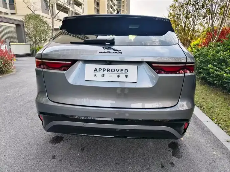 Jaguar F-PACE P250 R-Dynamic SE