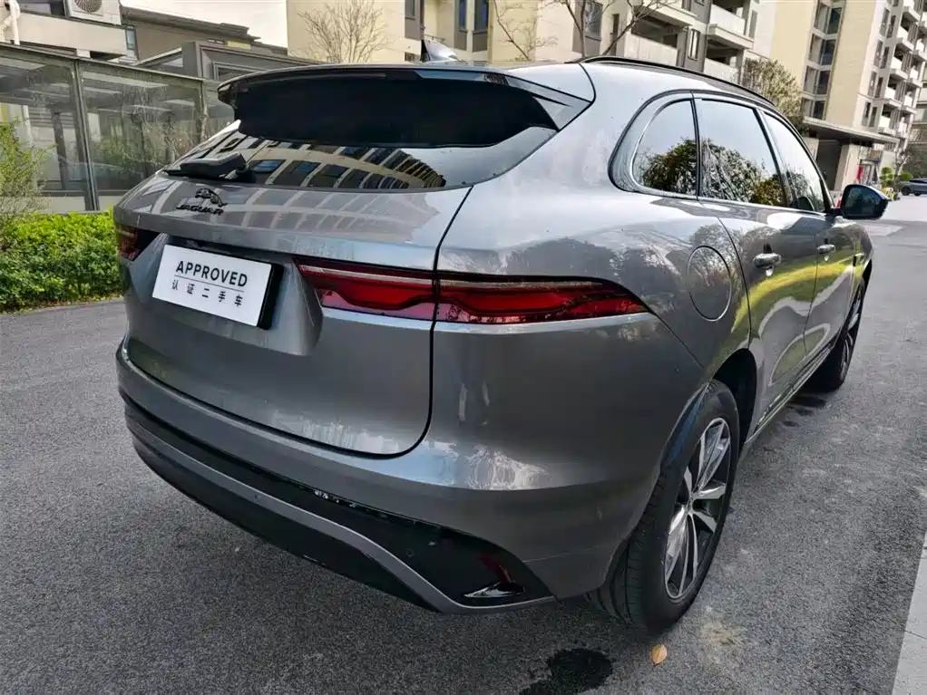Jaguar F-PACE P250 R-Dynamic SE