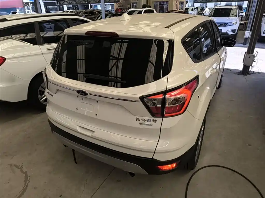 Kuga EcoBoost 180 2 WD Fine Wing