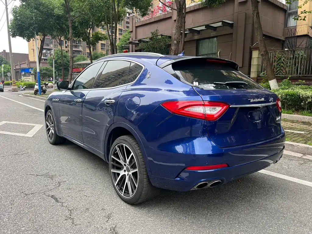 Levante 3.0 T Standard
