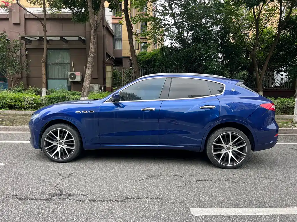 Levante 3.0 T Standard