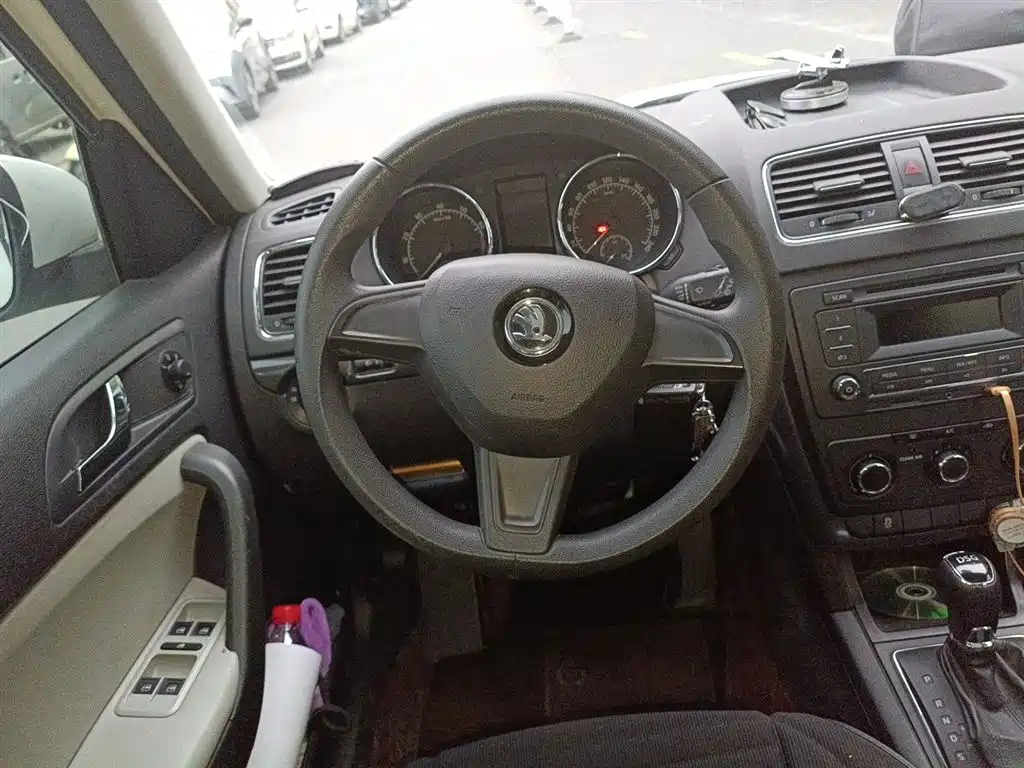 Yeti TSI280 DSG Forward