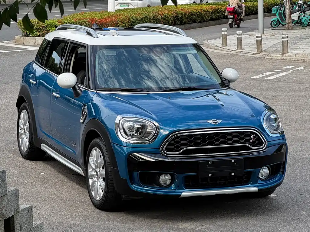 MINI COUNTRYMAN 2.0 T COOPER S ALL4 Explorer