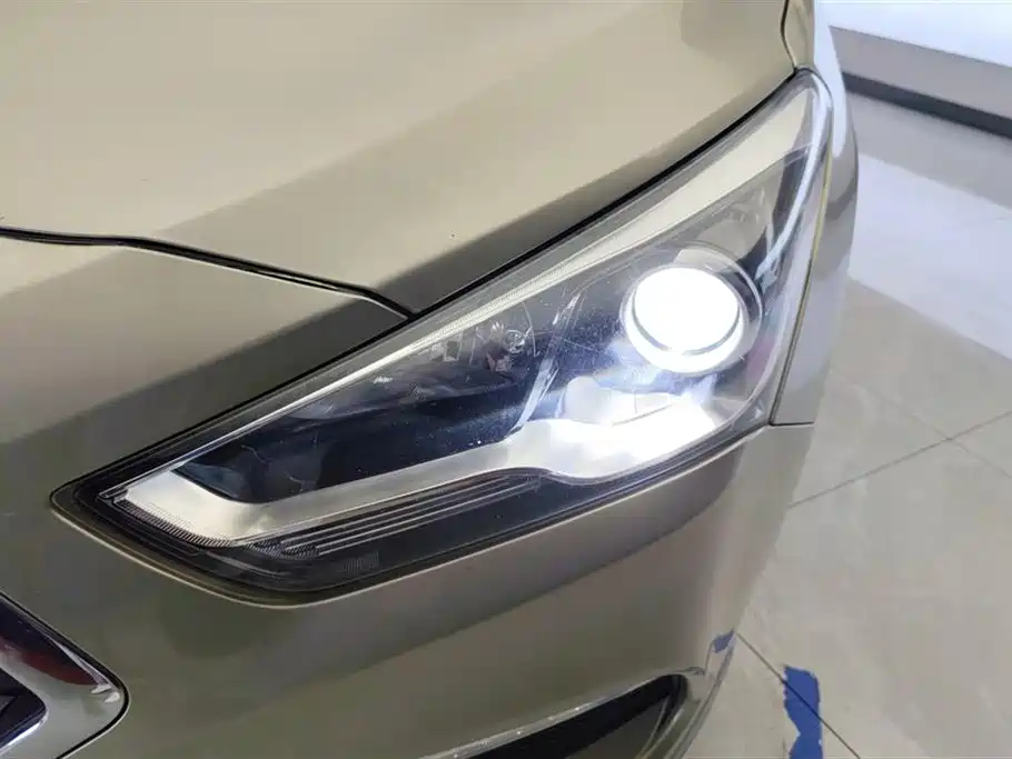 Mistra 1.8 L Auto Distinguished DLX CN-V