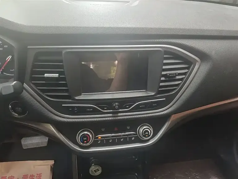 Landwind X2 陆风X2 2017款 1.6 L 自动精英版