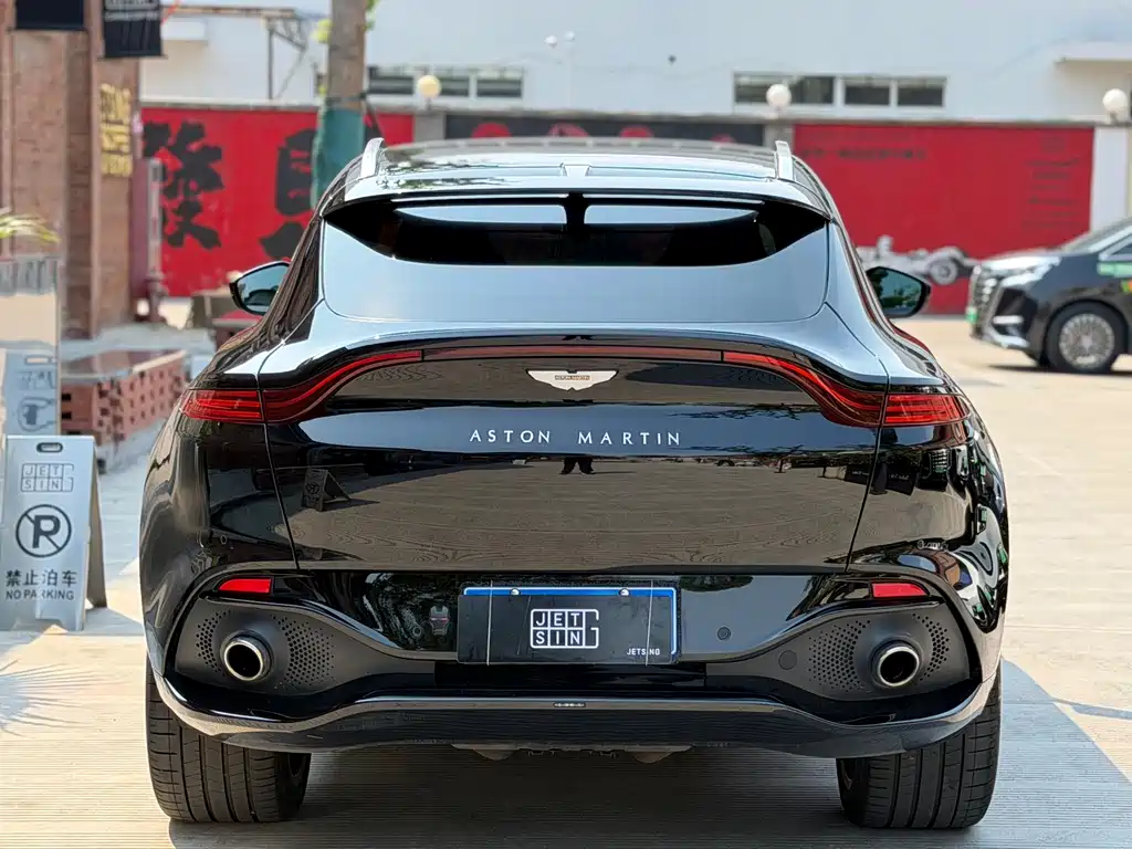 Aston Martin DBX 4.0 T V8 Silk Road Swan