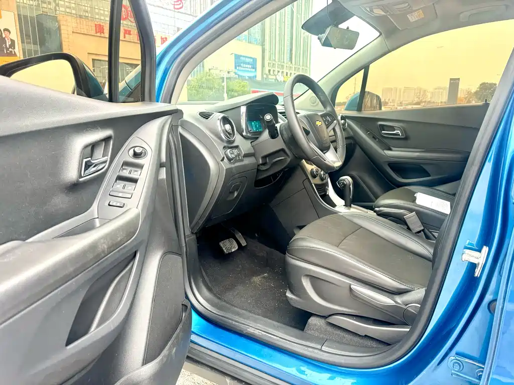 Tracker 1.4 T Auto 2 WD Luxury