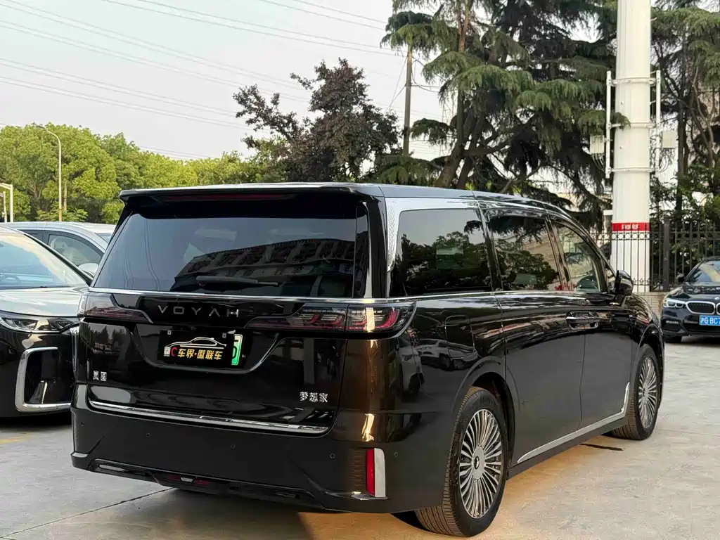 Voyah Dreamer PHEV 4 WD Flagship Qiankun