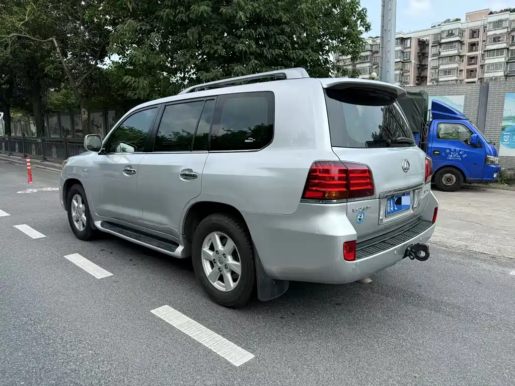 Lexus LX 570