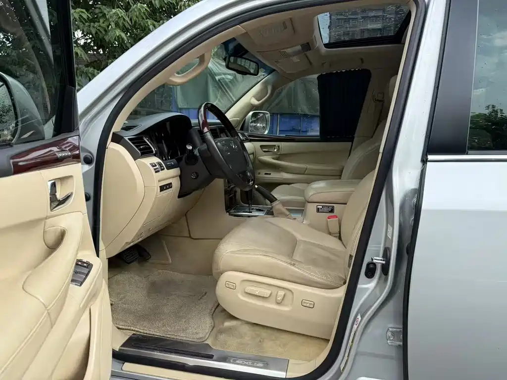Lexus LX 570