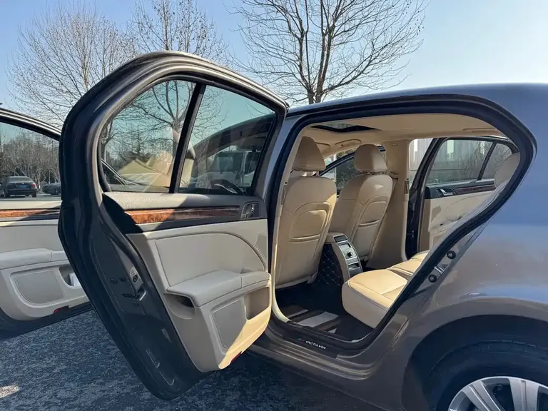 Skoda Superb 1.8 TSI Auto Noble Elegant