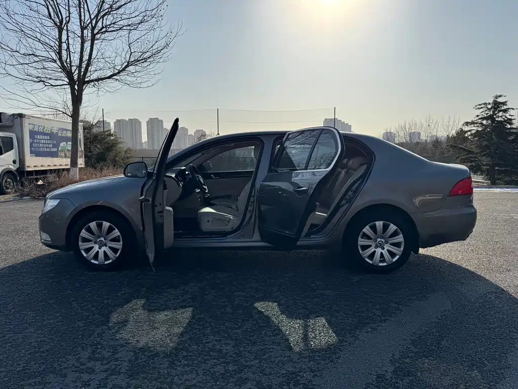 Superb 1.8 TSI Auto Noble Elegant