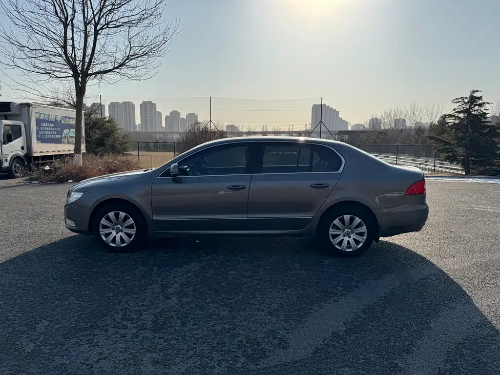 Superb 1.8 TSI Auto Noble Elegant