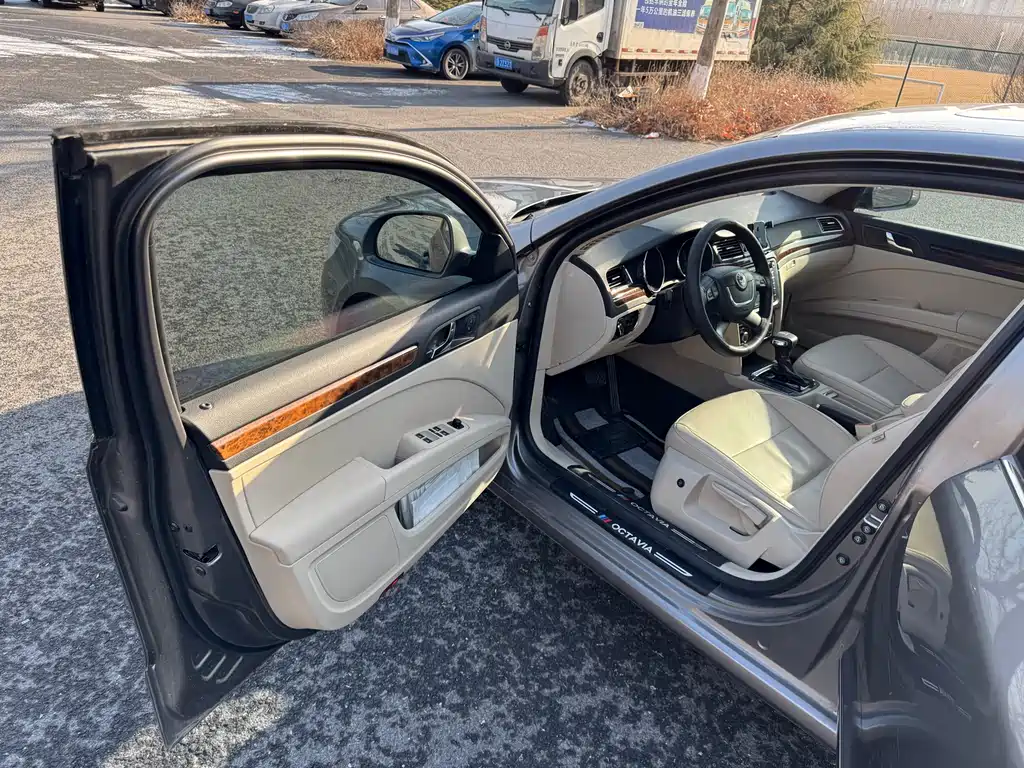 Superb 1.8 TSI Auto Noble Elegant