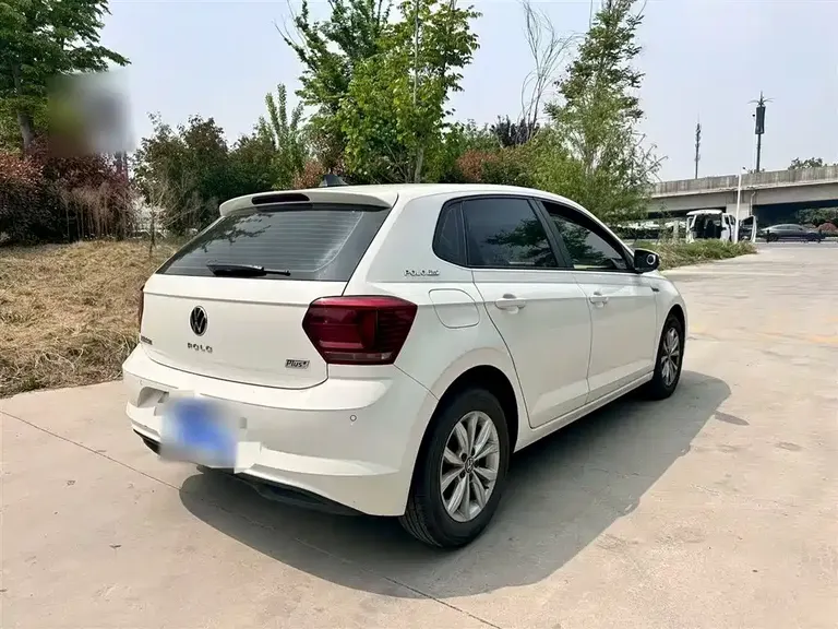 Volkswagen Polo Plus 1.5 L Auto Colorful Tech