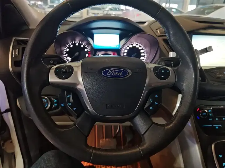 Ford Kuga 2.0 L GTDi 4 WD Elite