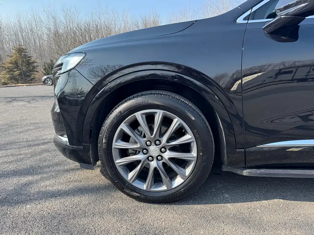 Enclave 28 T 4 WD Premium Flagship