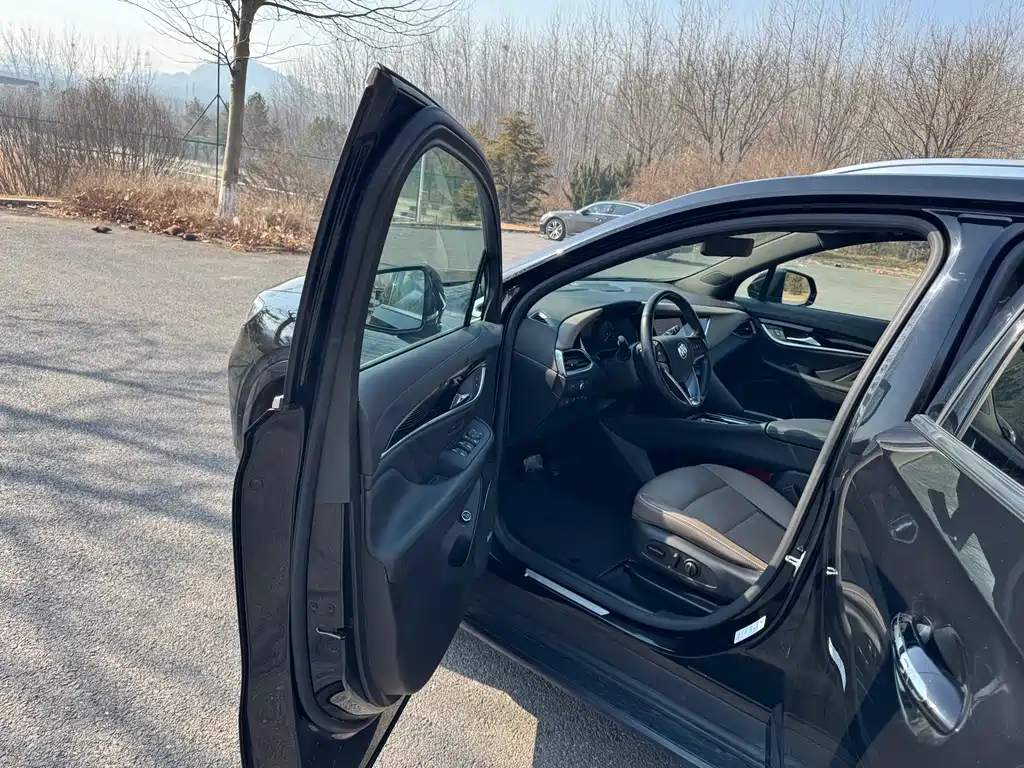 Enclave 28 T 4 WD Premium Flagship