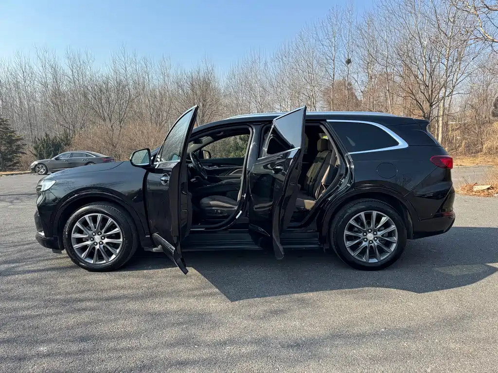 Enclave 28 T 4 WD Premium Flagship