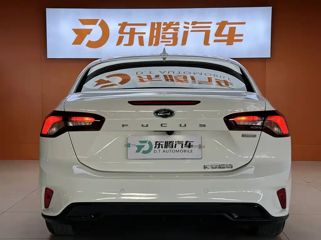 Focus Sedan EcoBoost 180 Auto Racing
