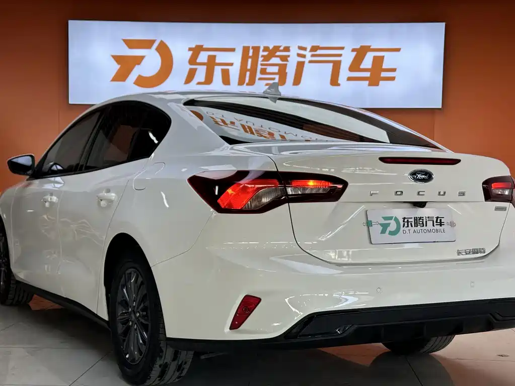 Focus Sedan EcoBoost 180 Auto Racing