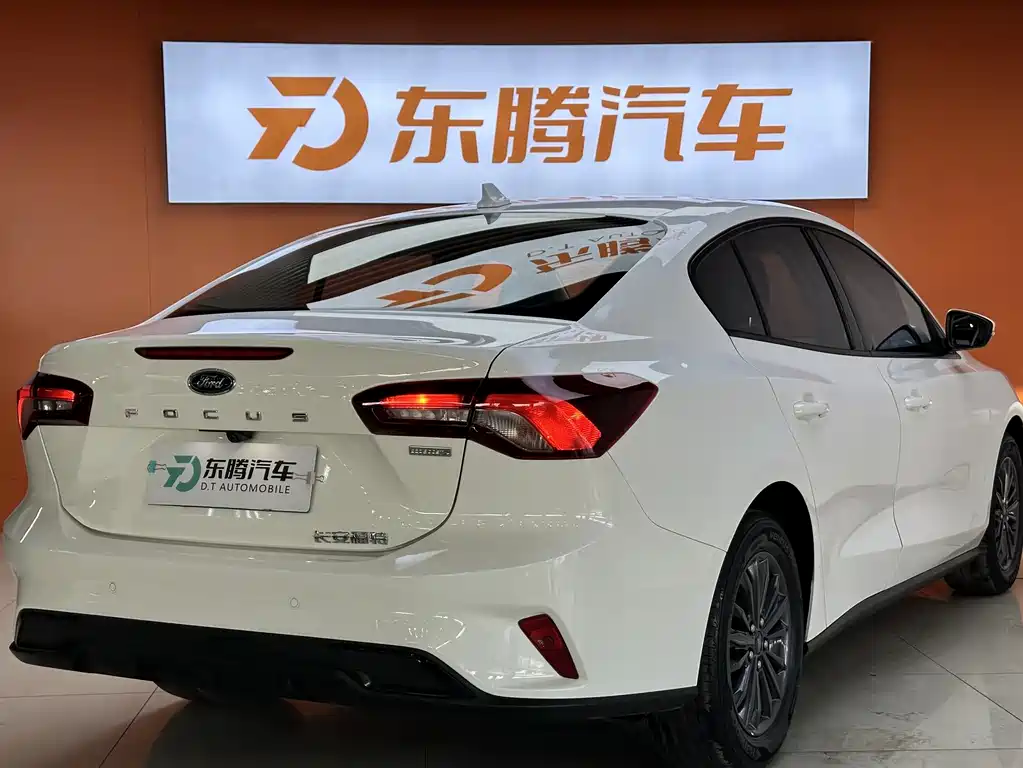 Focus Sedan EcoBoost 180 Auto Racing