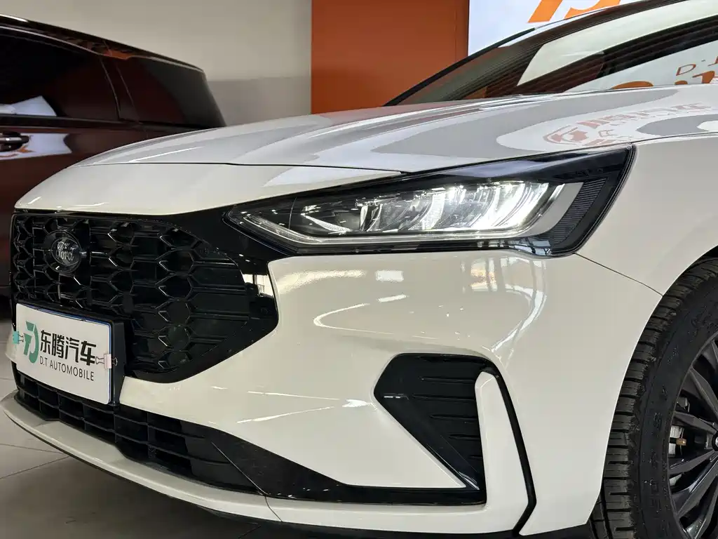 Focus Sedan EcoBoost 180 Auto Racing