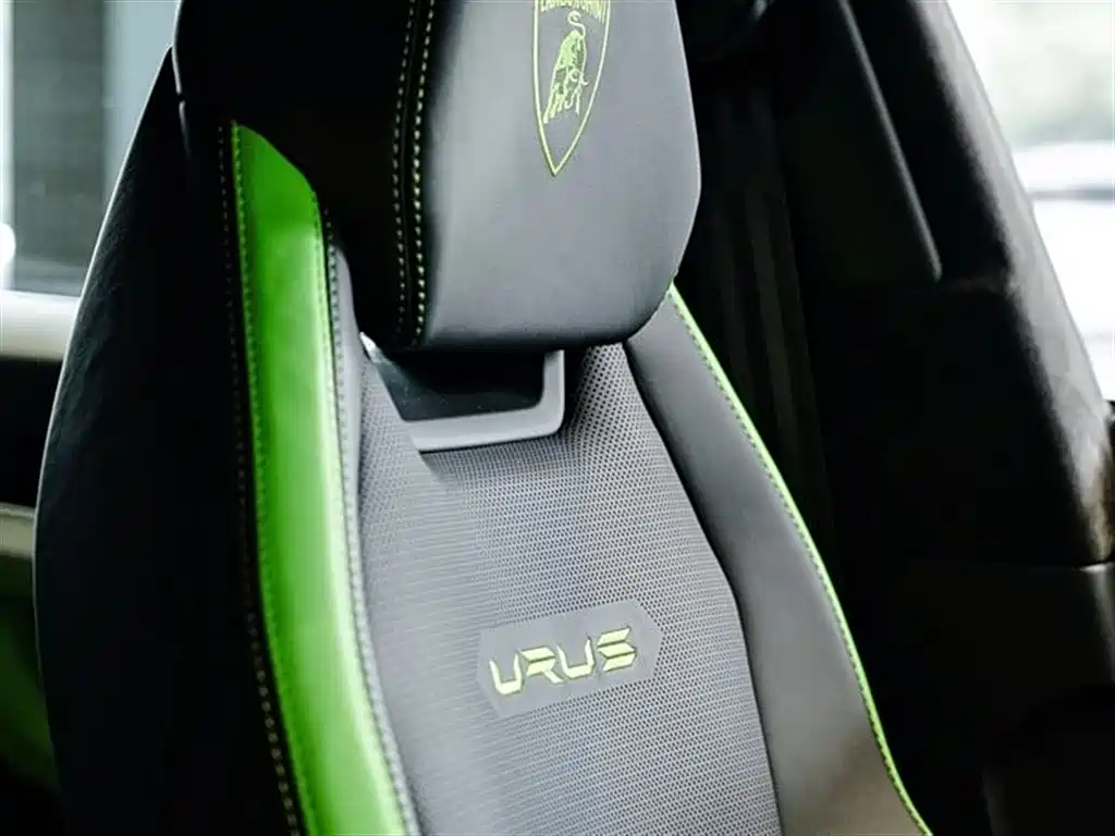 Urus 4.0 T V8