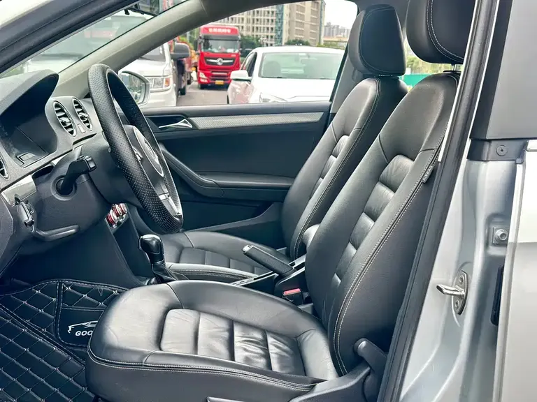 Volkswagen Jetta 1.6 L Auto Luxury