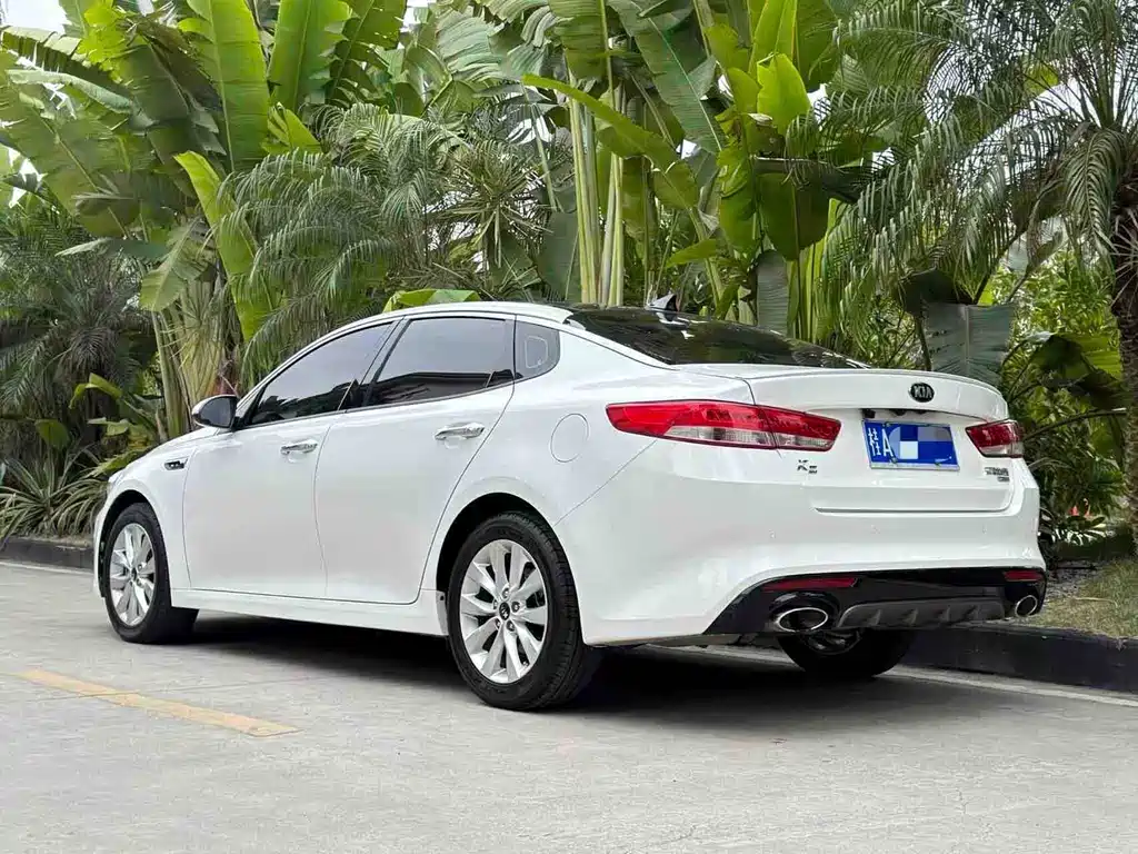 Kia K5 1.6 T Auto LUX