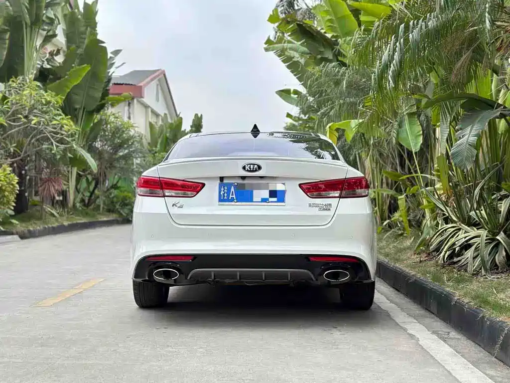 Kia K5 1.6 T Auto LUX