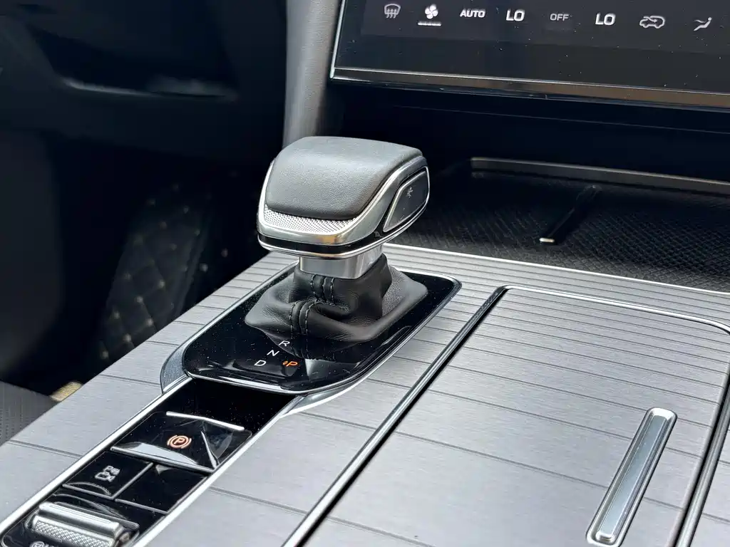 Hongqi HS7 PHEV 2.0 T PHEV 4 WD Flagship Smooth 6-seat