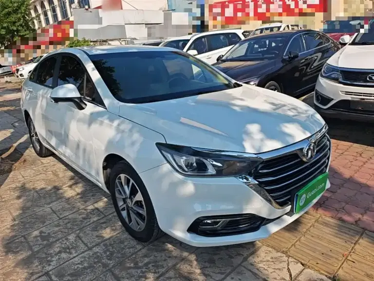 Baic Senova D50 绅宝D50 2018款 1.5 L 手动尊贵智驾版