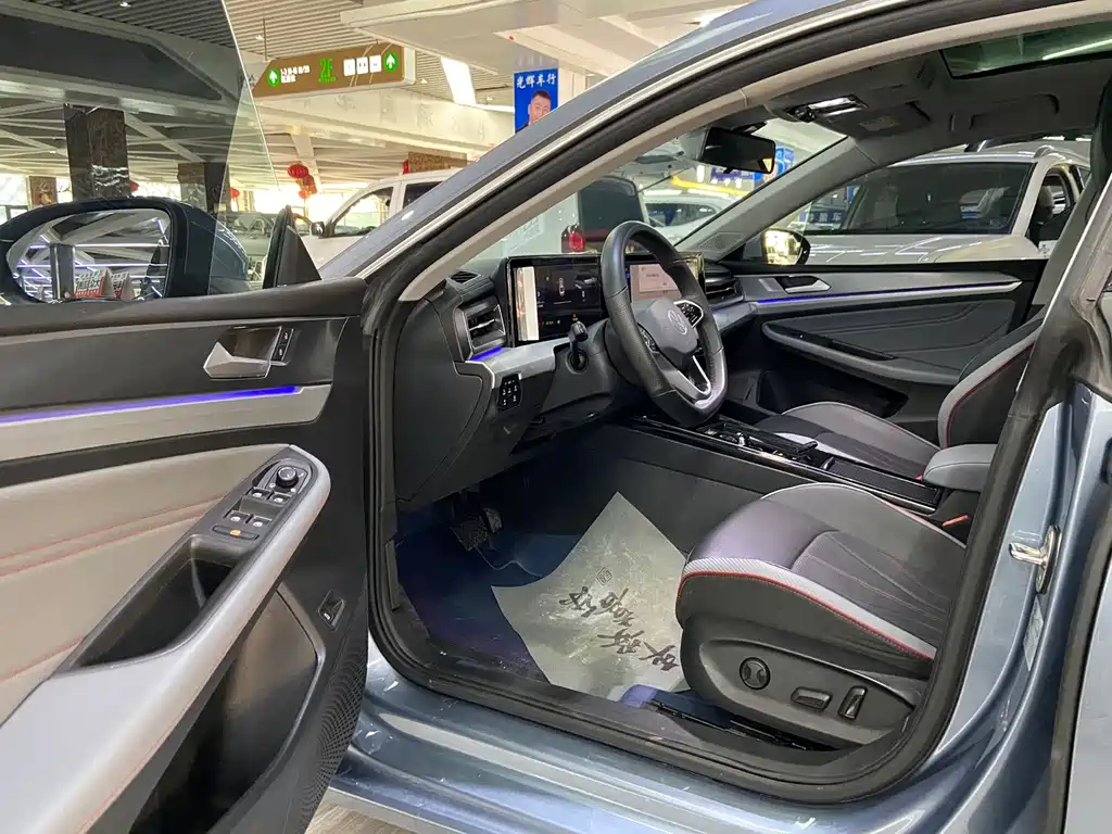 Lamando Lamando L 280 TSI DSG Spicy Cool
