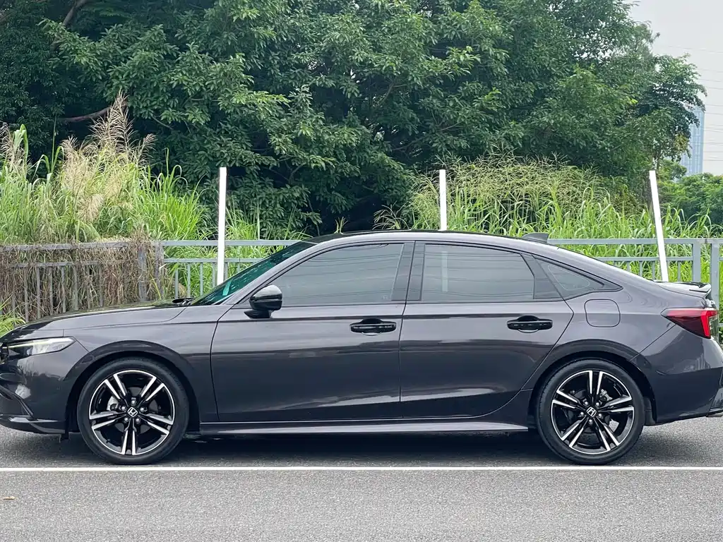 Integra 240 TURBO CVT Phantom Night · Luxury