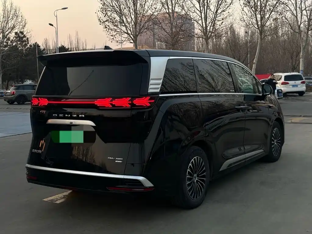 Denza D9 DM-i Smart Drive 1020 4 WD Flagship