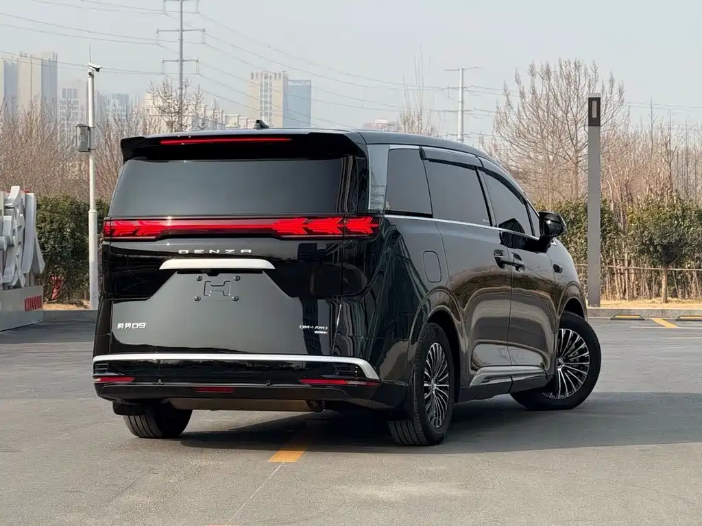 Denza D9 DM-i Smart Drive 1020 4 WD Flagship