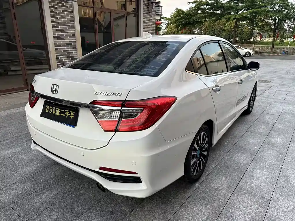 Crider 1.8 L Auto Luxury