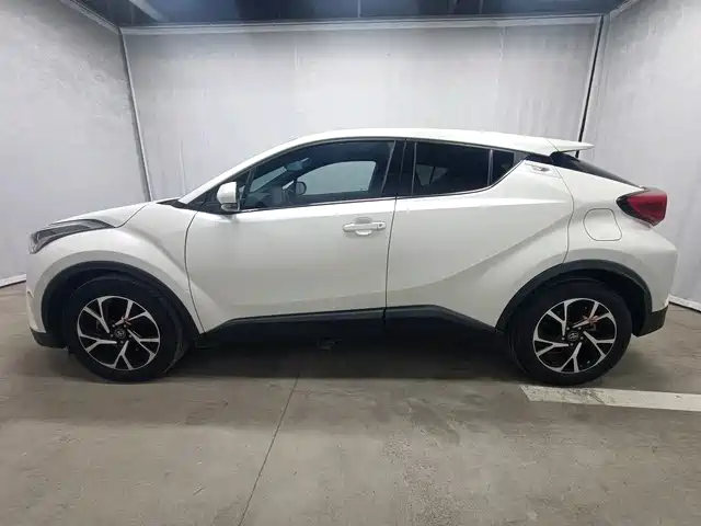 Toyota C-HR 2.0 L Leading CN-VI