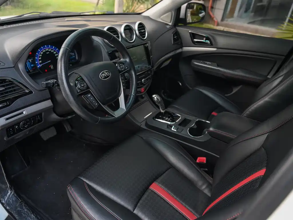 BYD S7 2.0 T Auto Distinguished