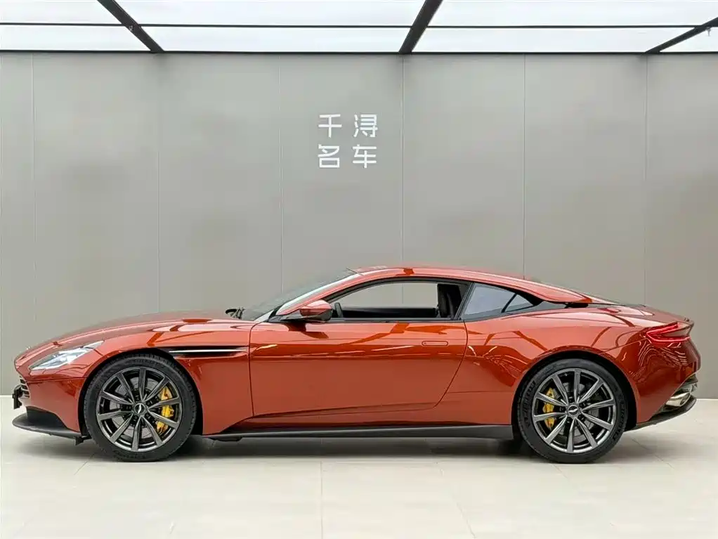 Aston Martin DB11 4.0 T V8 Coupe