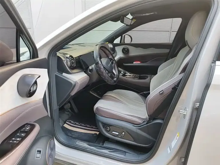 BYD Frigate 07 DM-i 205 KM Flagship