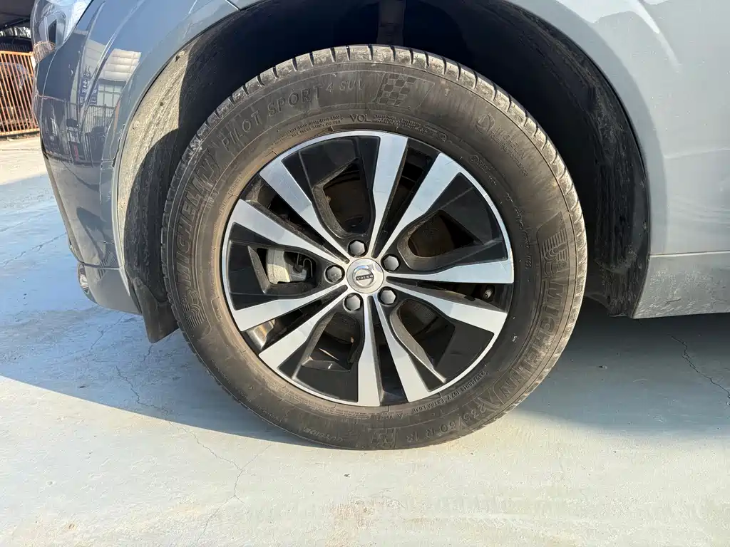 Volvo XC60 沃尔沃XC60 2022款 B5 四驱智逸运动版