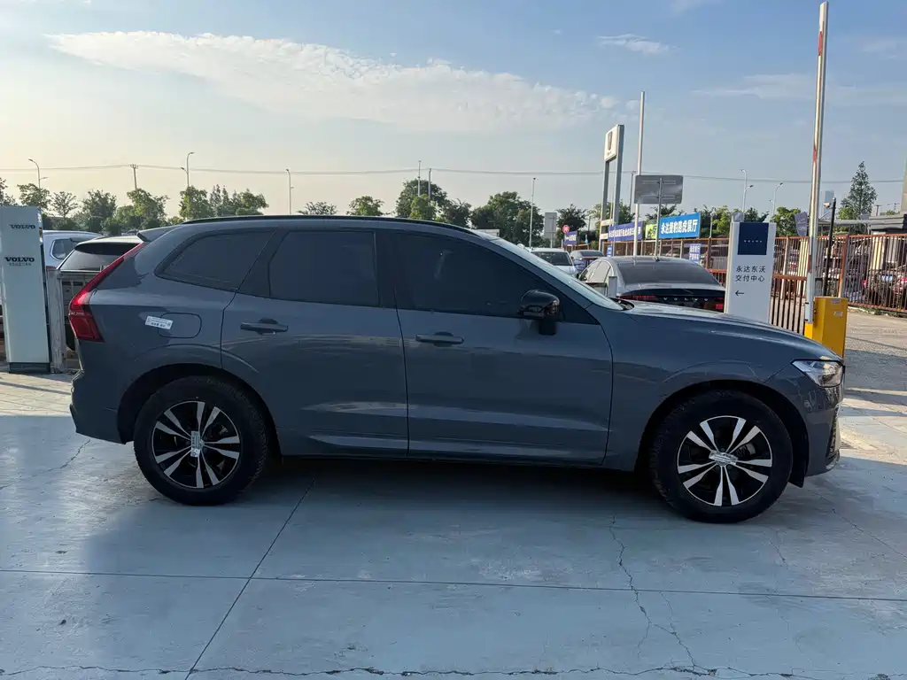 Volvo XC60 沃尔沃XC60 2022款 B5 四驱智逸运动版
